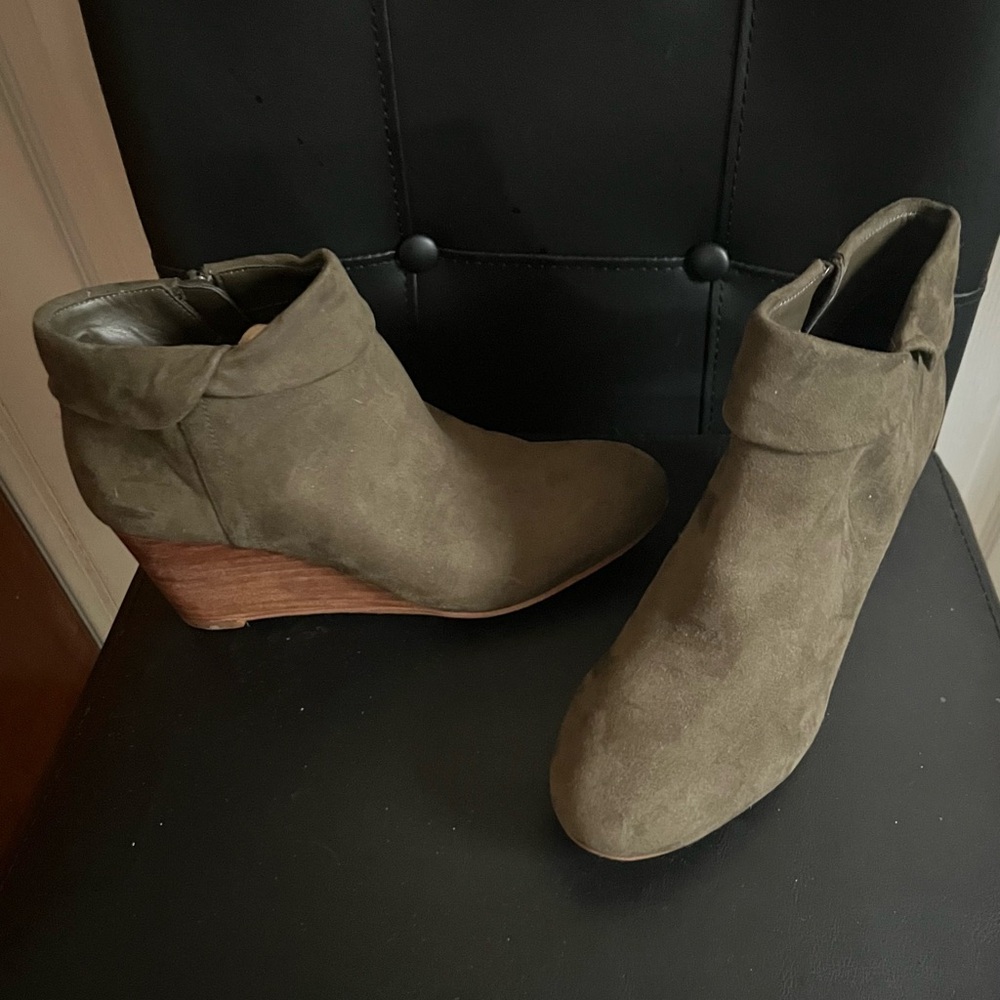 Woman's Ankle Booties